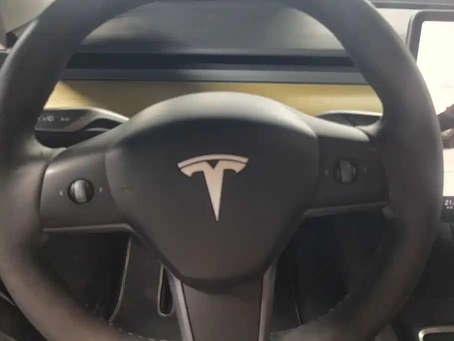 Tesla Model Y 2023 — фото 15