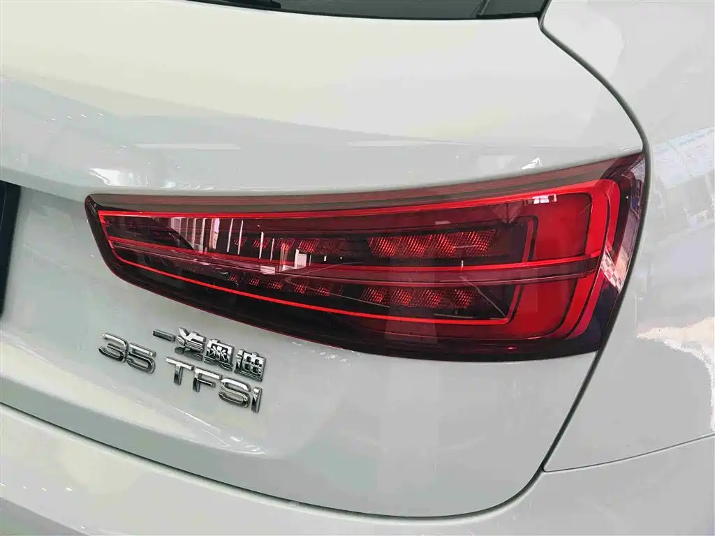 Audi Q3 2016 — фото 12