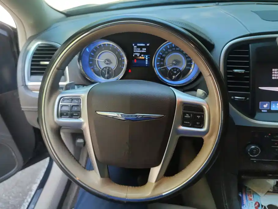 Chrysler 300C 2014 — фото 15