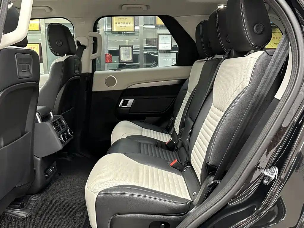 Land Rover Discovery 2022 — фото 12