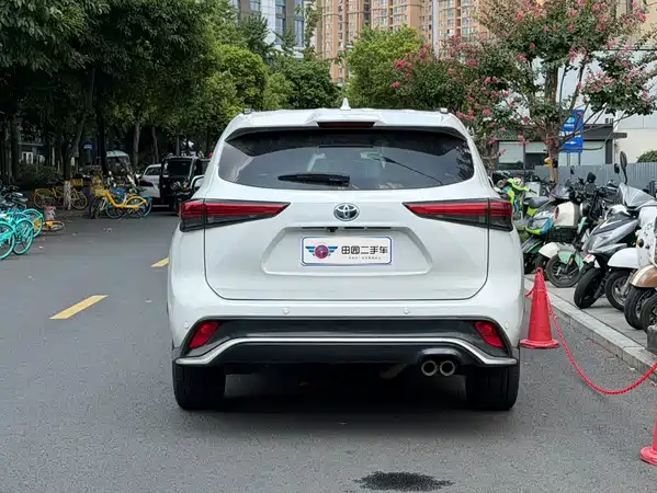 Toyota Crown Kluger 2022