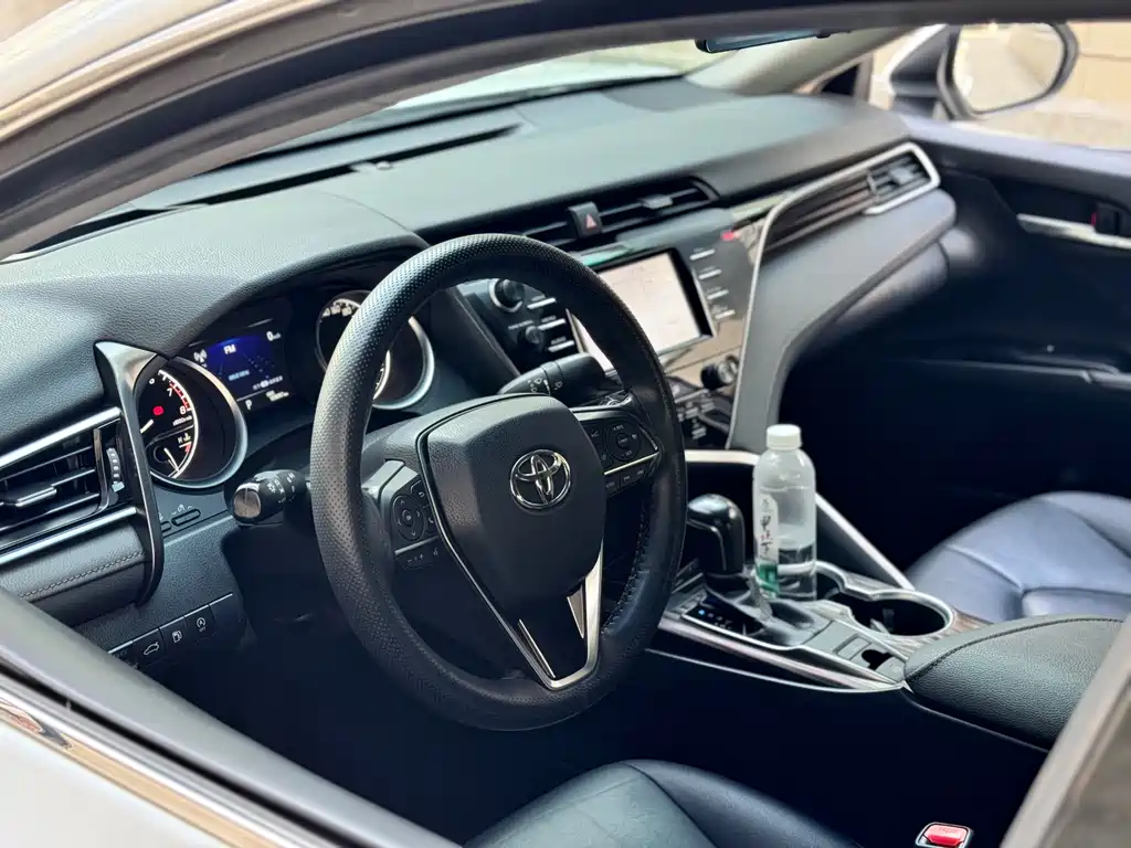 Toyota Camry 2018 — фото 9