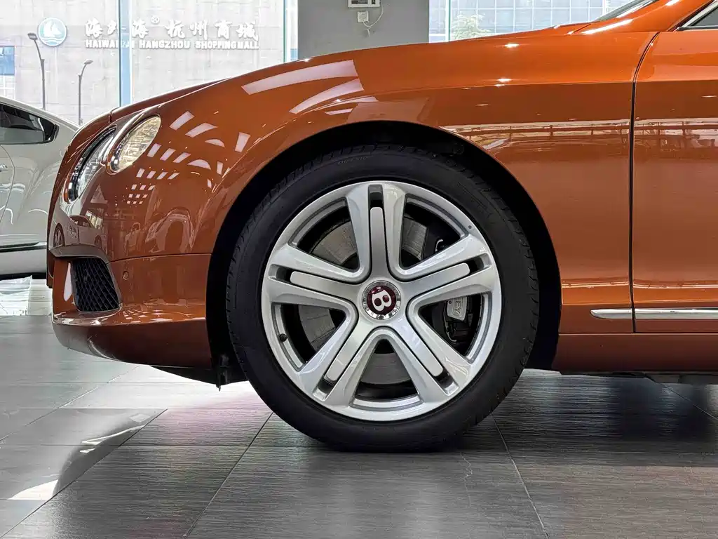 Bentley Continental 2017 — фото 16