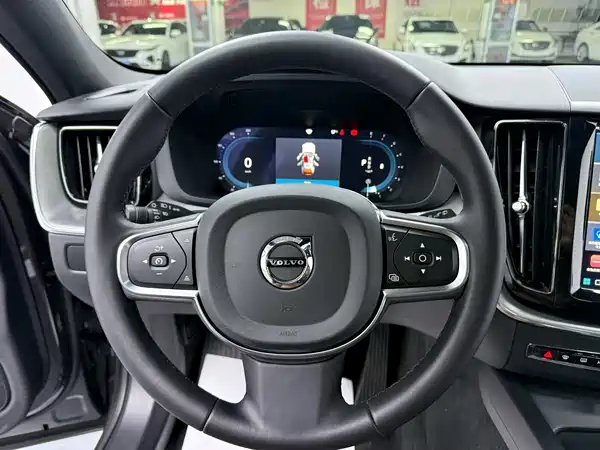 Volvo XC60 2025