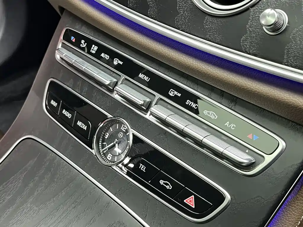 Mercedes-Benz E-Class 2019 — фото 23