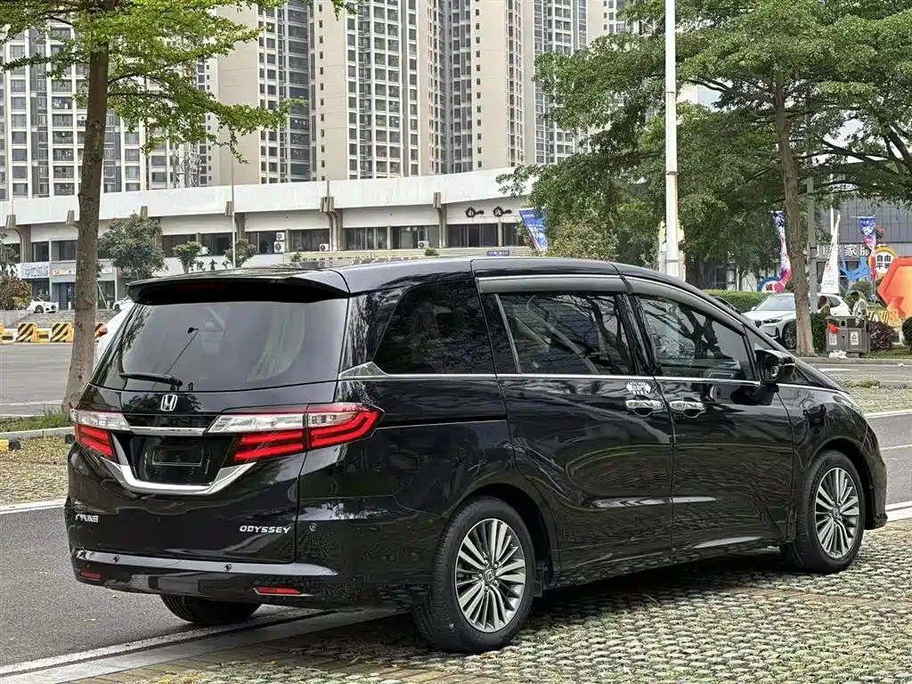 Honda Odyssey 2018 — фото 12