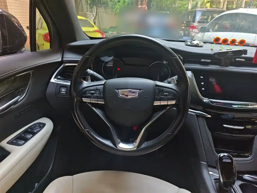 Cadillac XT6 2021 — фото 11