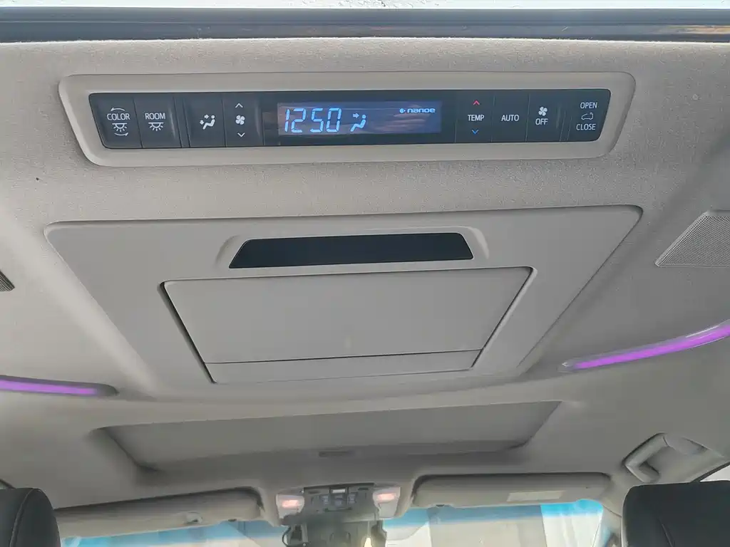 Toyota Vellfire 2021 — фото 13
