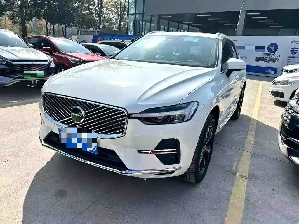 Volvo XC60 2026 — фото 1
