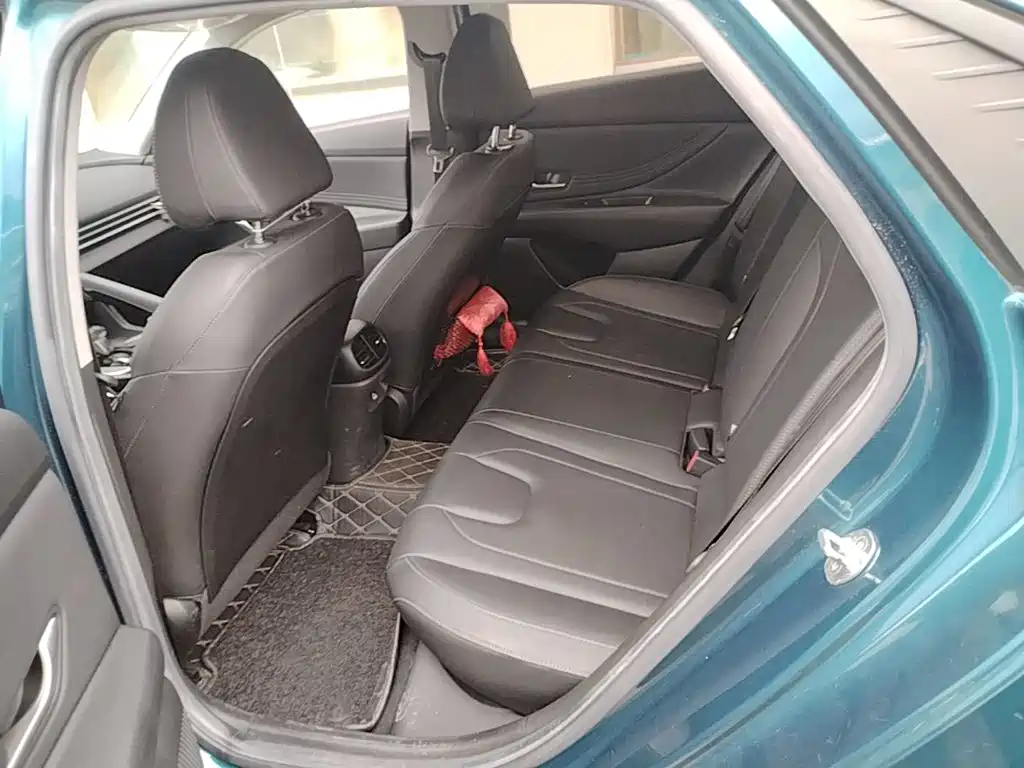 Hyundai Elantra 2022 — фото 17