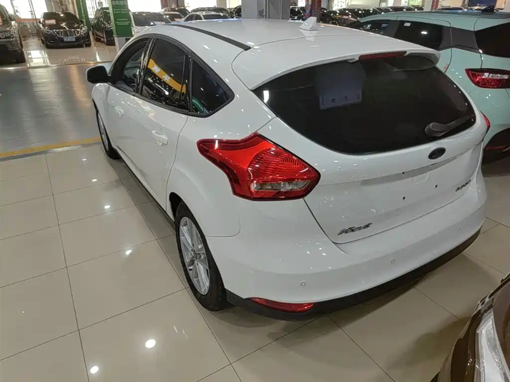 Ford Focus 2018 — фото 5