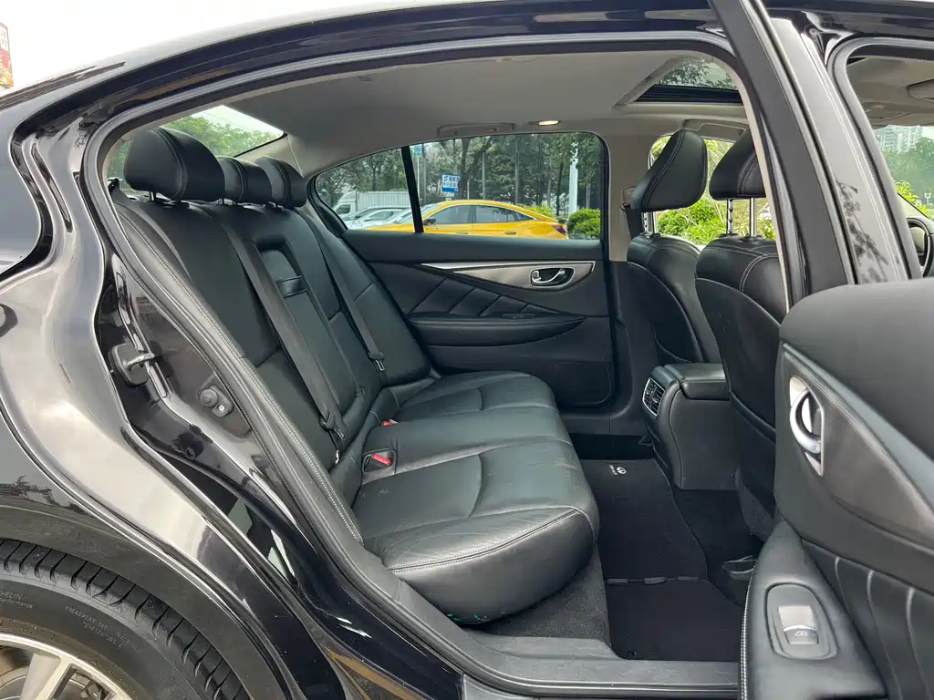 Infiniti Q50L 2015 — фото 19