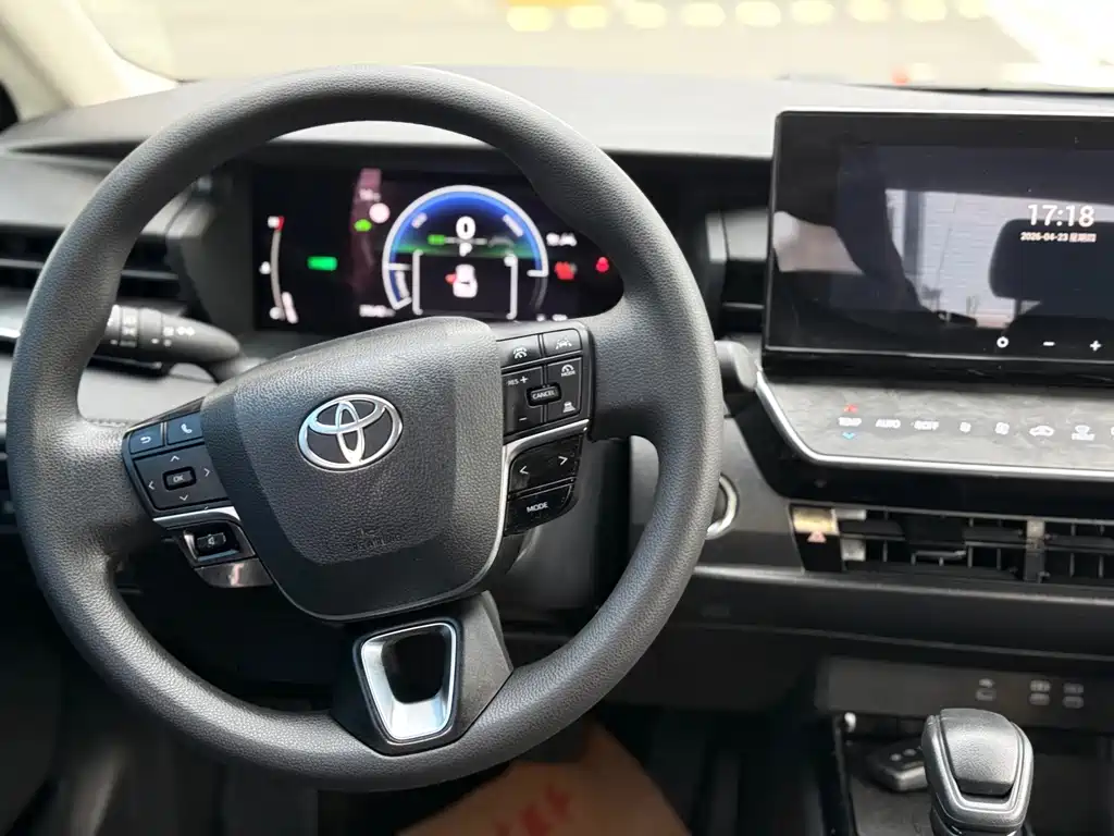 Toyota Camry 2024 — фото 11