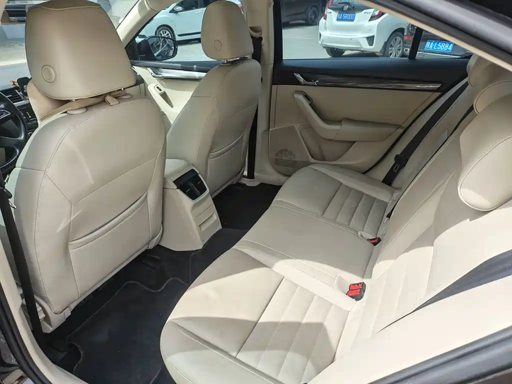 Skoda Octavia 2015 — фото 10