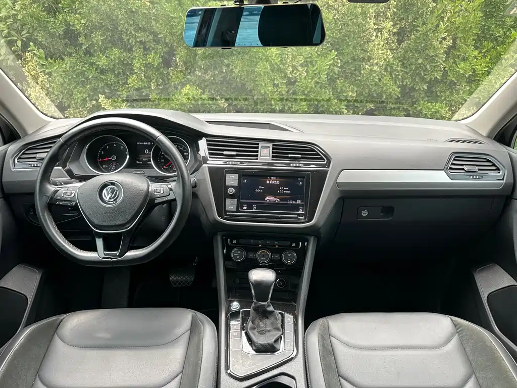 Volkswagen Tiguan L 2018 — фото 12