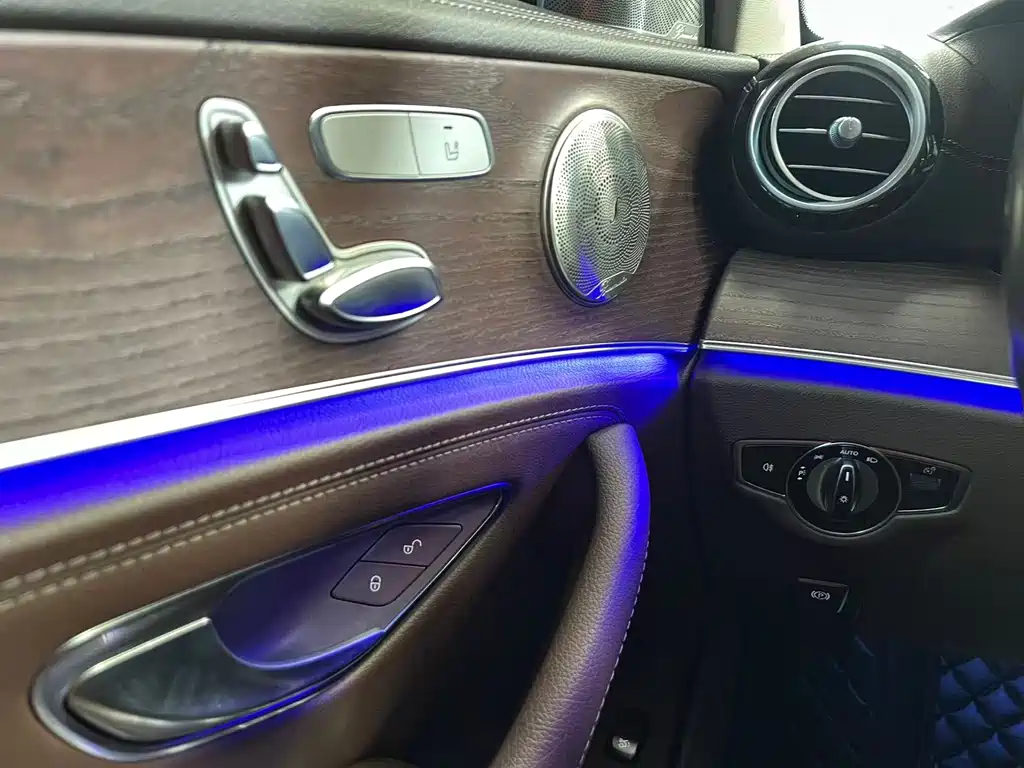 Mercedes-Benz E-Class 2022 — фото 11