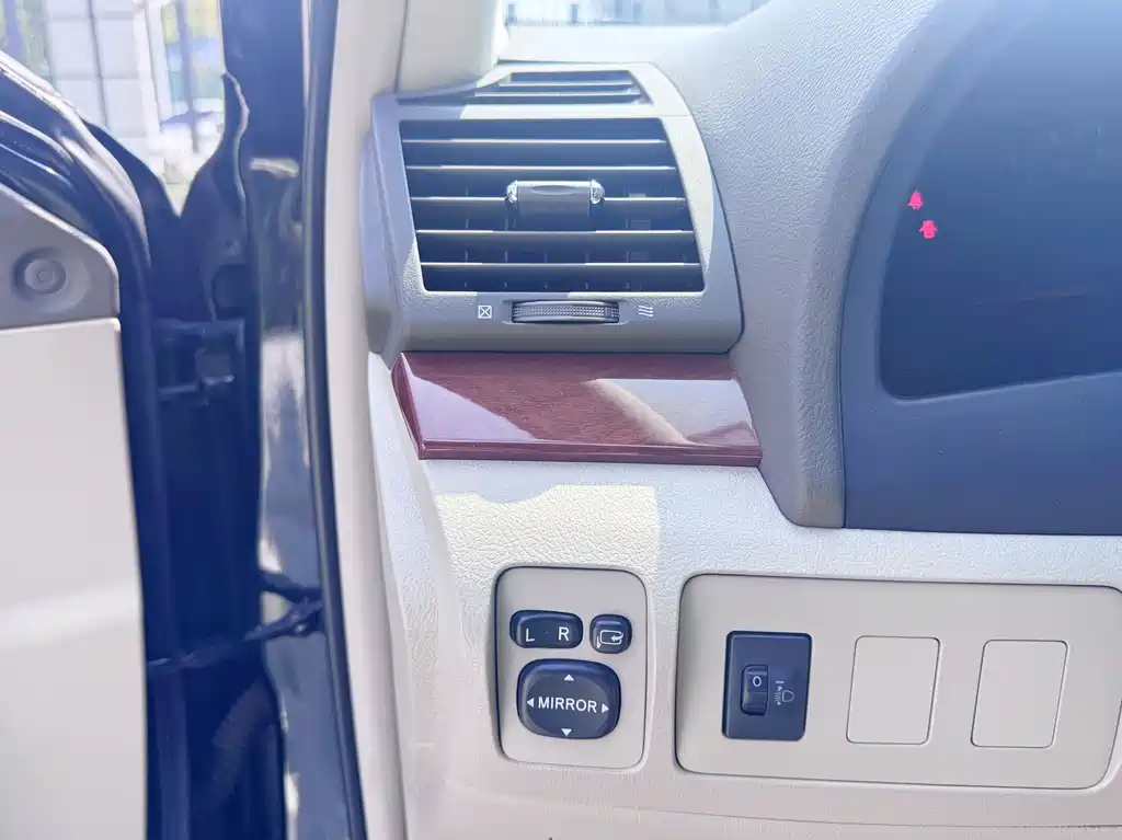 Toyota Camry 2014 — фото 18