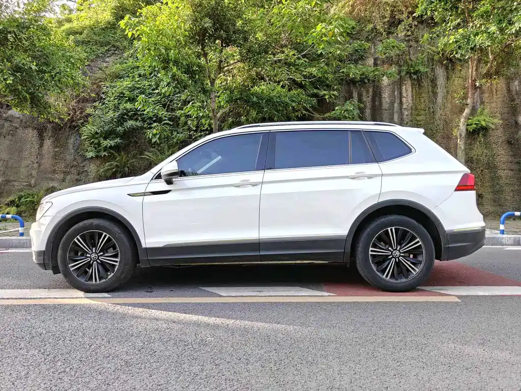Volkswagen Tiguan L 2021 — фото 18