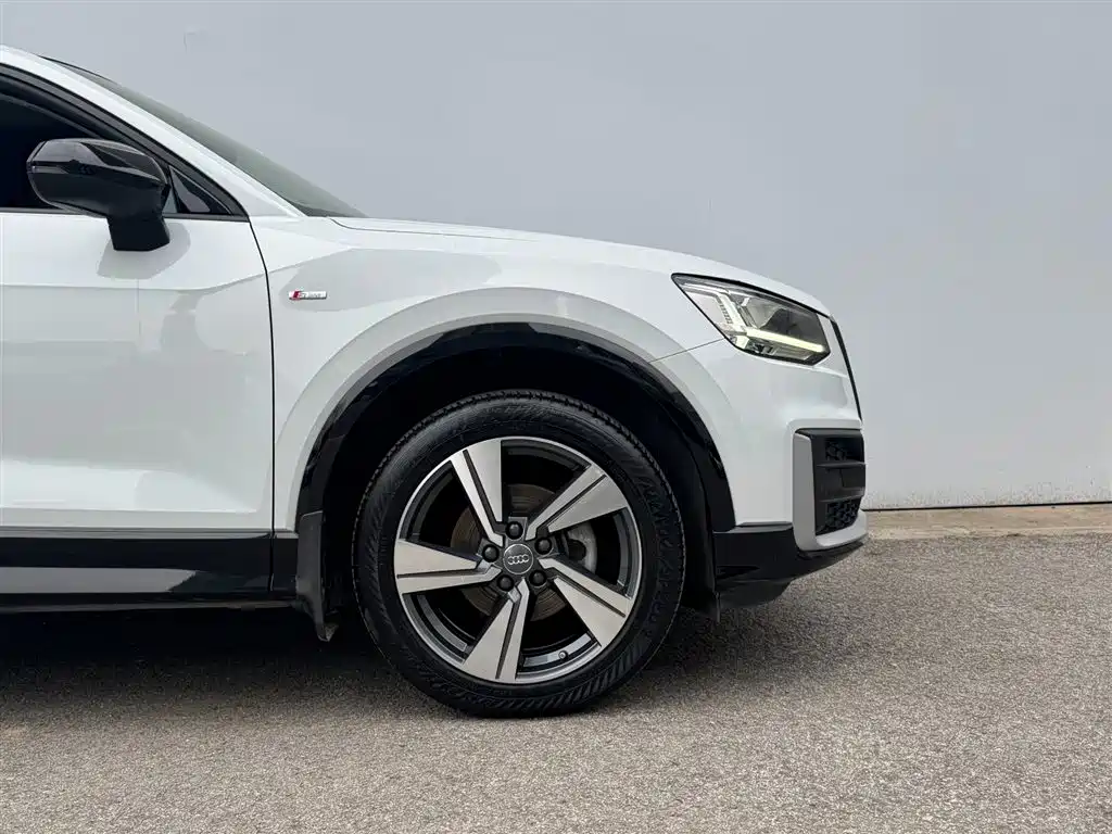 Audi Q2L 2021 — фото 12