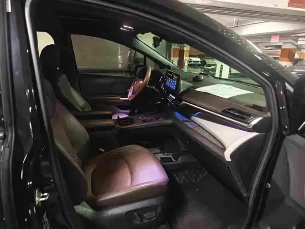 Toyota Granvia 2023