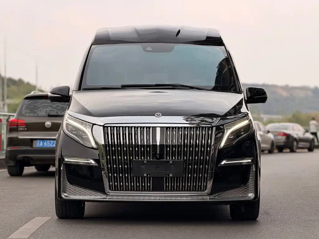 Mercedes-Benz V-Class 2023 — фото 2