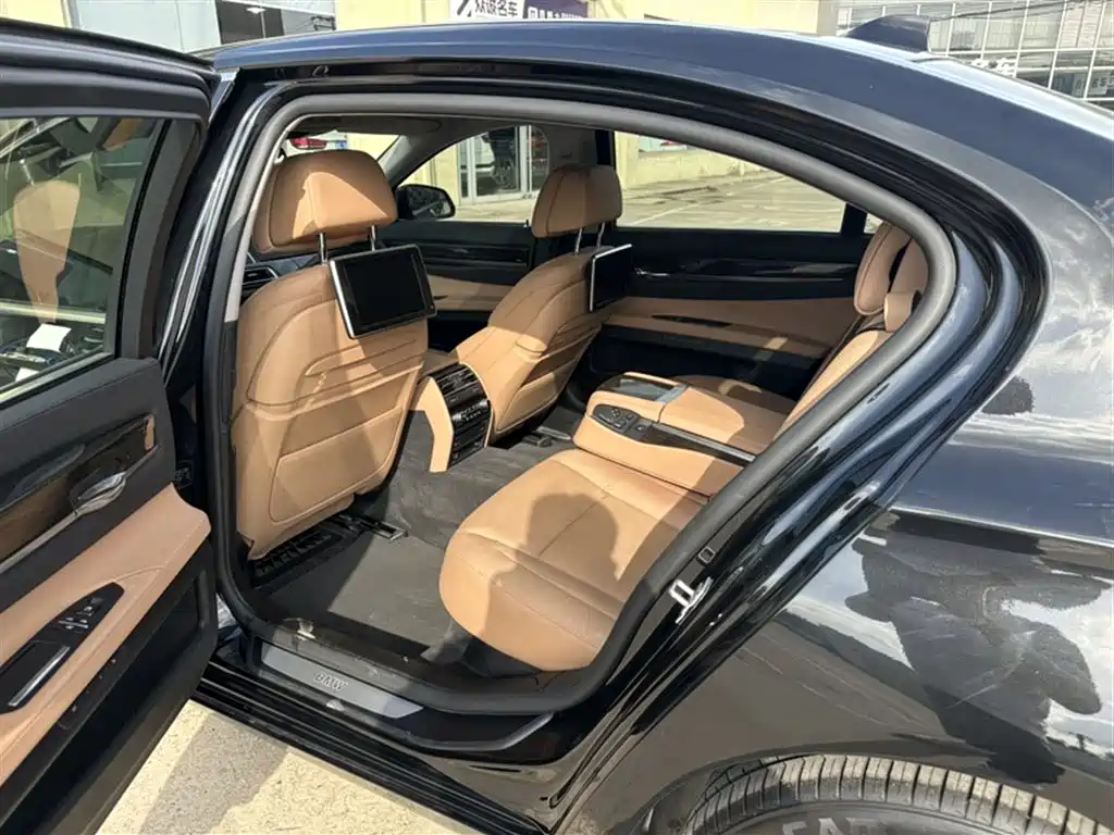 BMW 7 Series 2015 — фото 6