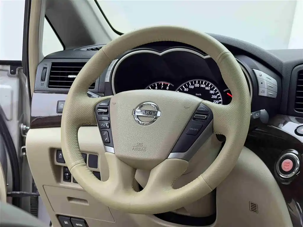 Nissan Quest 2016 — фото 12