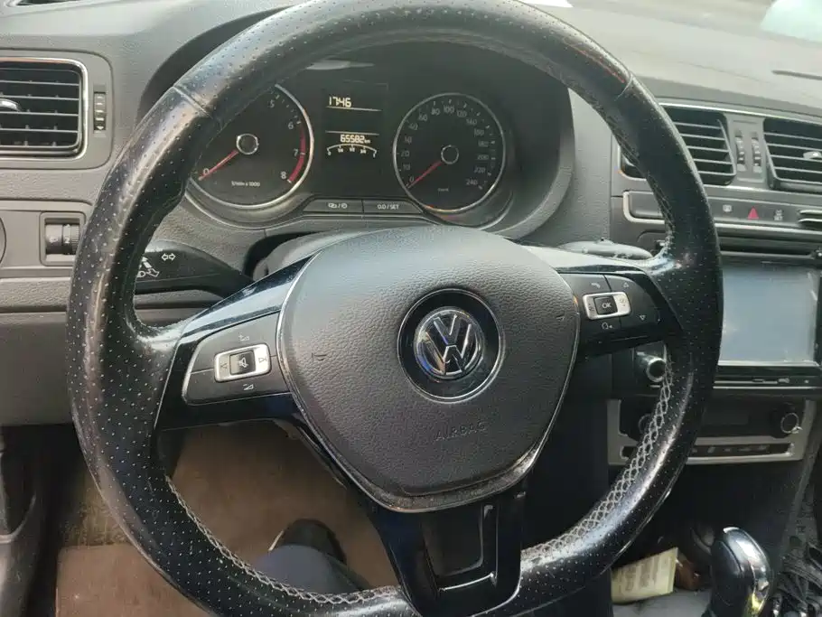Volkswagen Polo 2015 — фото 15