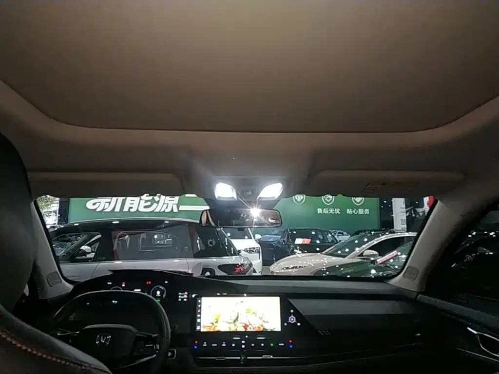 Changan UNI-K Smart Electronic Idd 2022 — фото 18