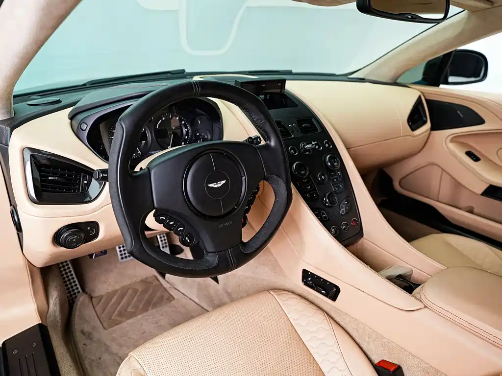 Aston Martin Vanquish 2016 — фото 13