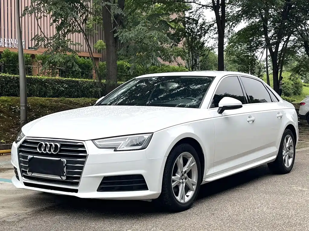 Audi A4L 2017 — фото 1