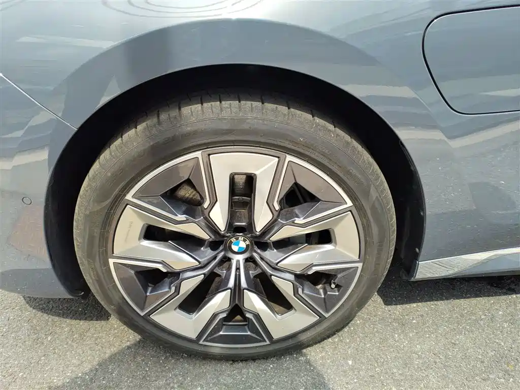 BMW i7 2024 — фото 25