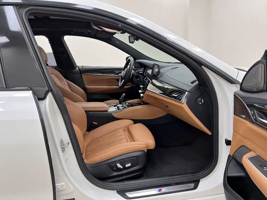 BMW 6 Series GT 2018 — фото 15