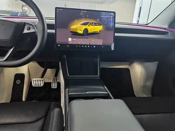Tesla Model Y 2025