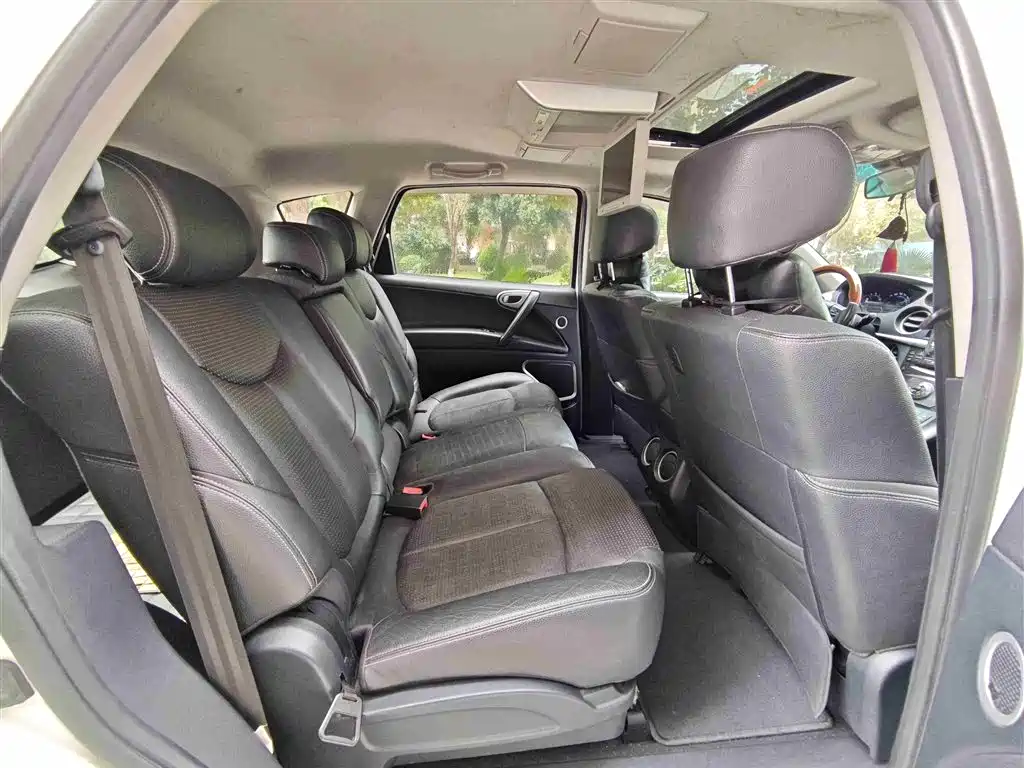 Luxgen Big 7 SUV 2012 — фото 8