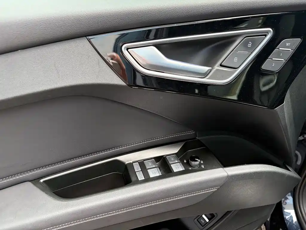 Audi Q4 E-Tron 2025 — фото 14
