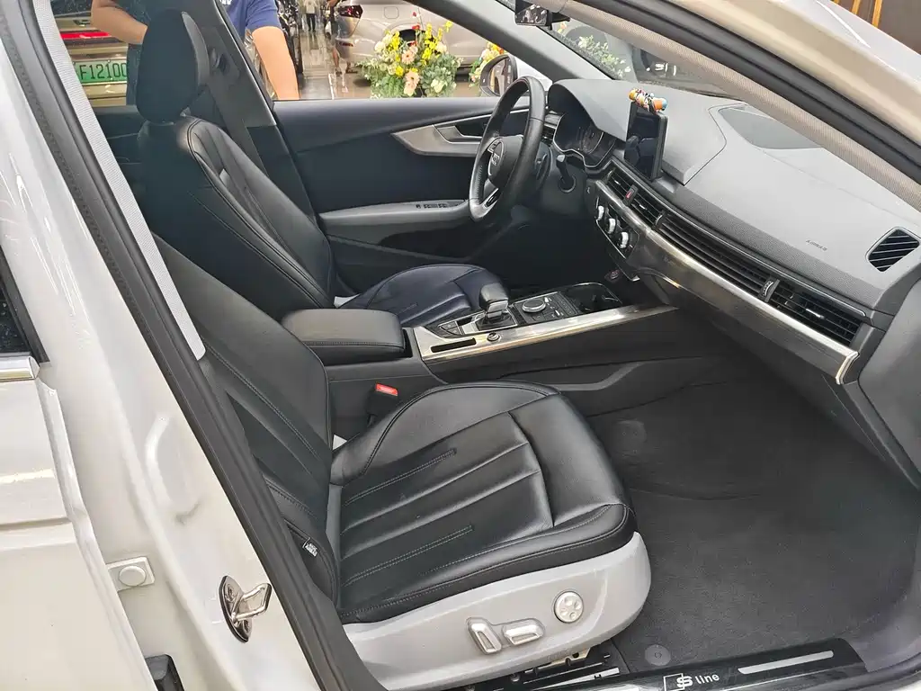 Audi A4L 2019
