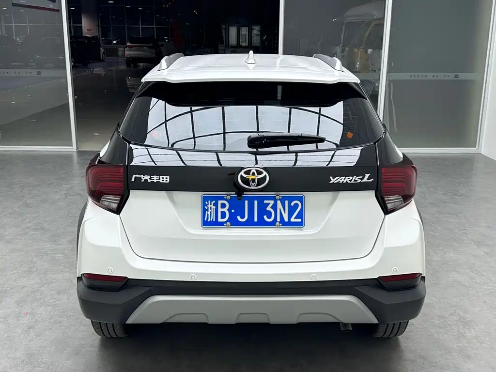 Toyota Yaris L 2021 — фото 8