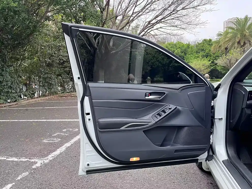 Toyota Avalon 2022 — фото 15