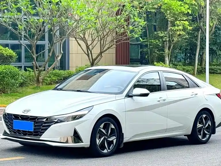 Hyundai Elantra 2021 — фото 1