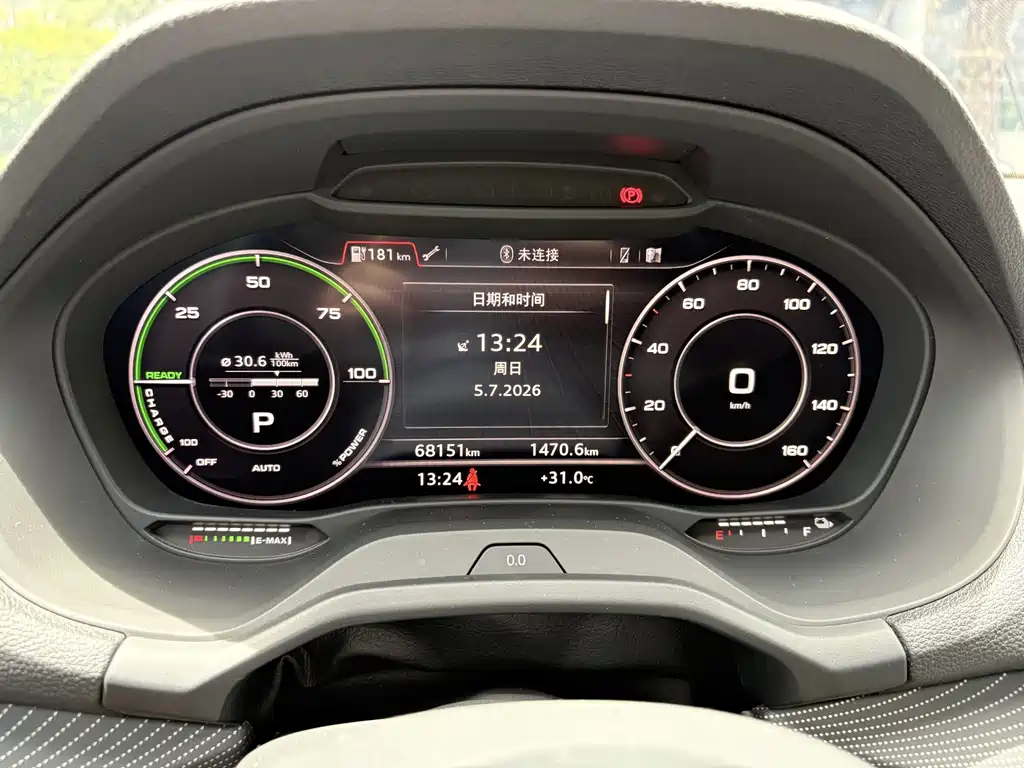 Audi Q2L E-Tron 2020 — фото 15