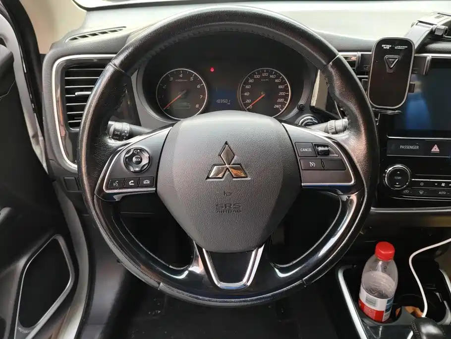Mitsubishi Outlander 2018 — фото 15
