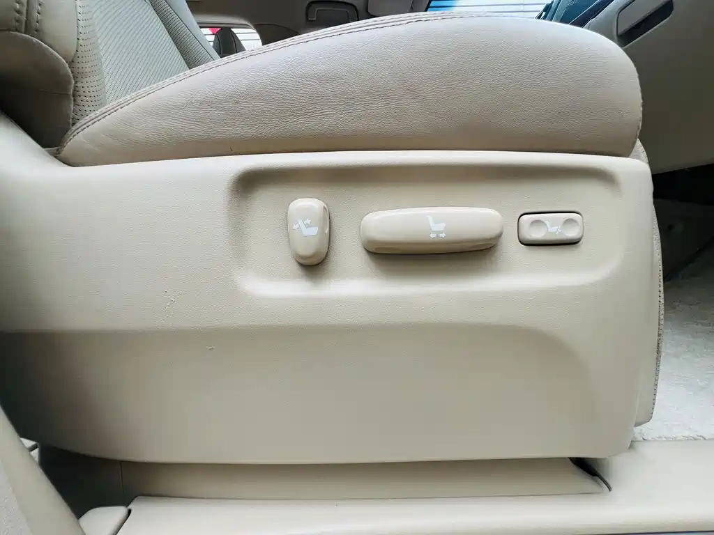 Toyota Alphard 2011 — фото 20