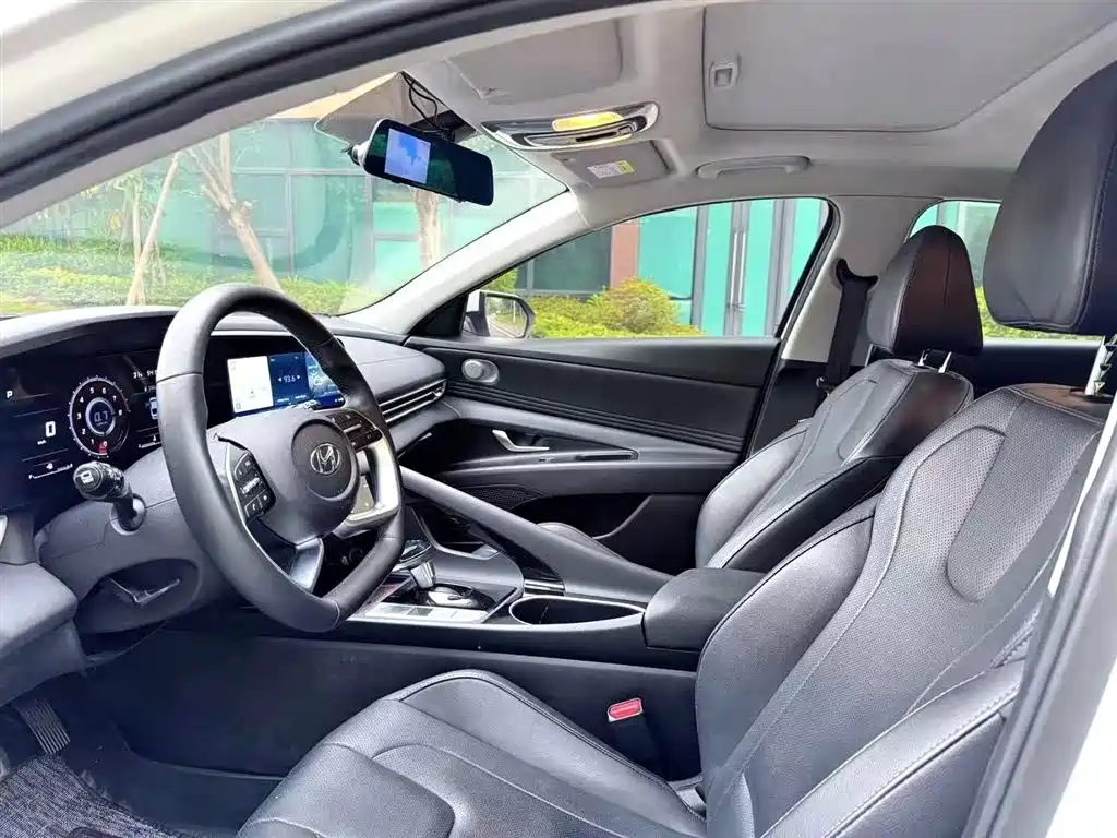 Hyundai Elantra 2021 — фото 4