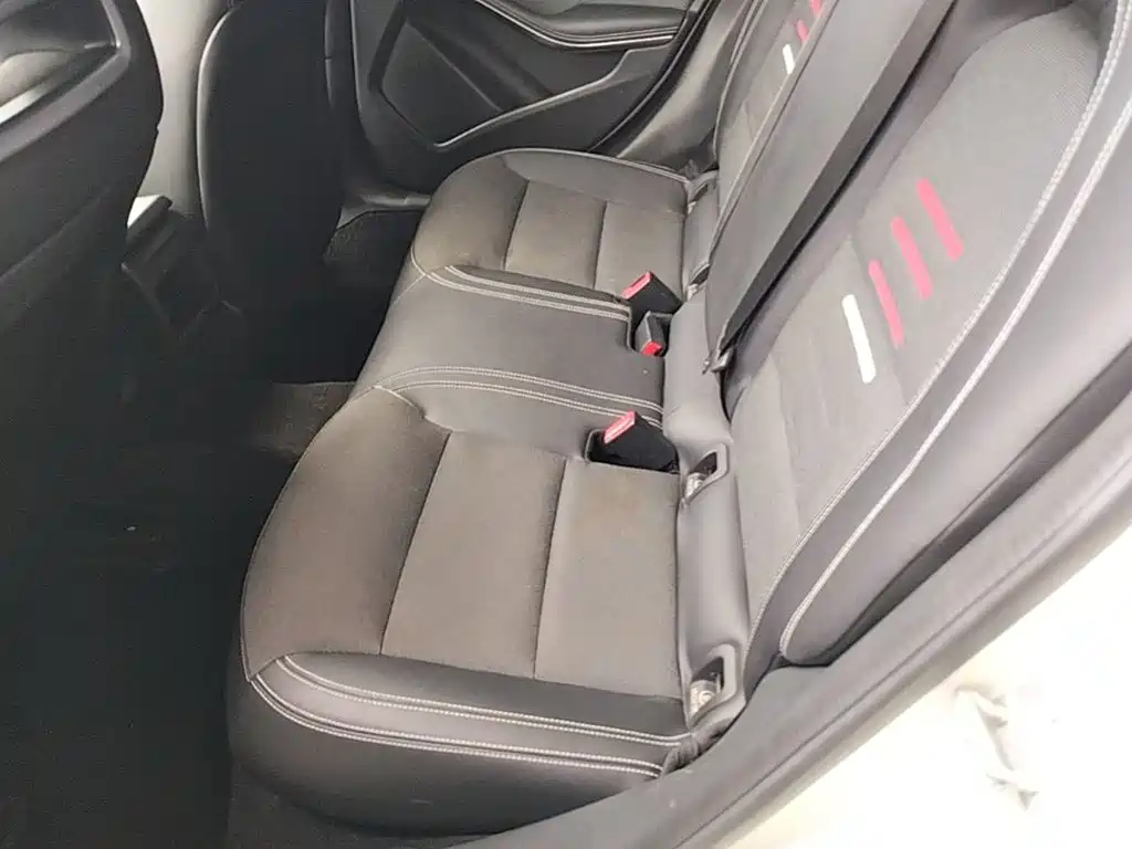 Mercedes-Benz A-Class 2017 — фото 17
