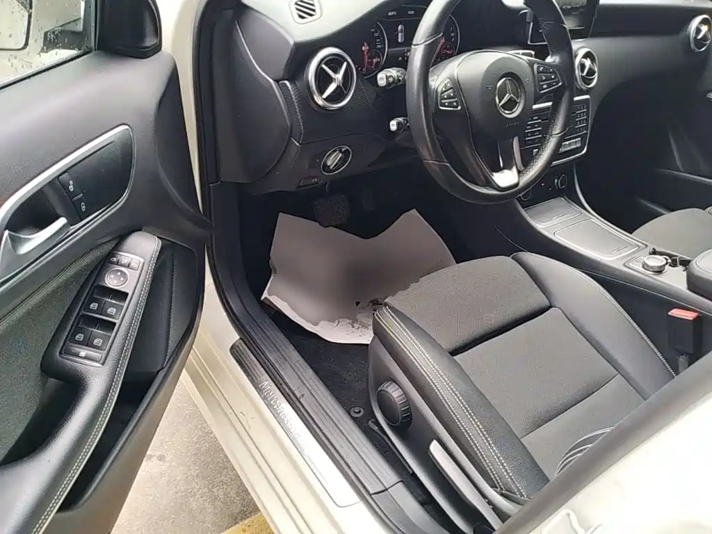 Mercedes-Benz A-Class 2017 — фото 16