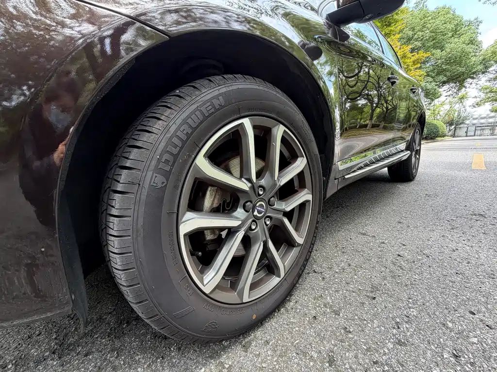 Volvo XC60 2017 — фото 10