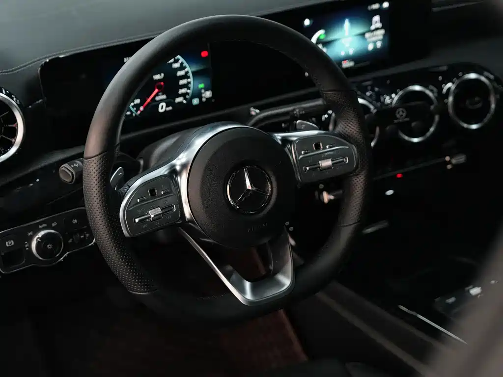 Mercedes-Benz A-Class 2019 — фото 11