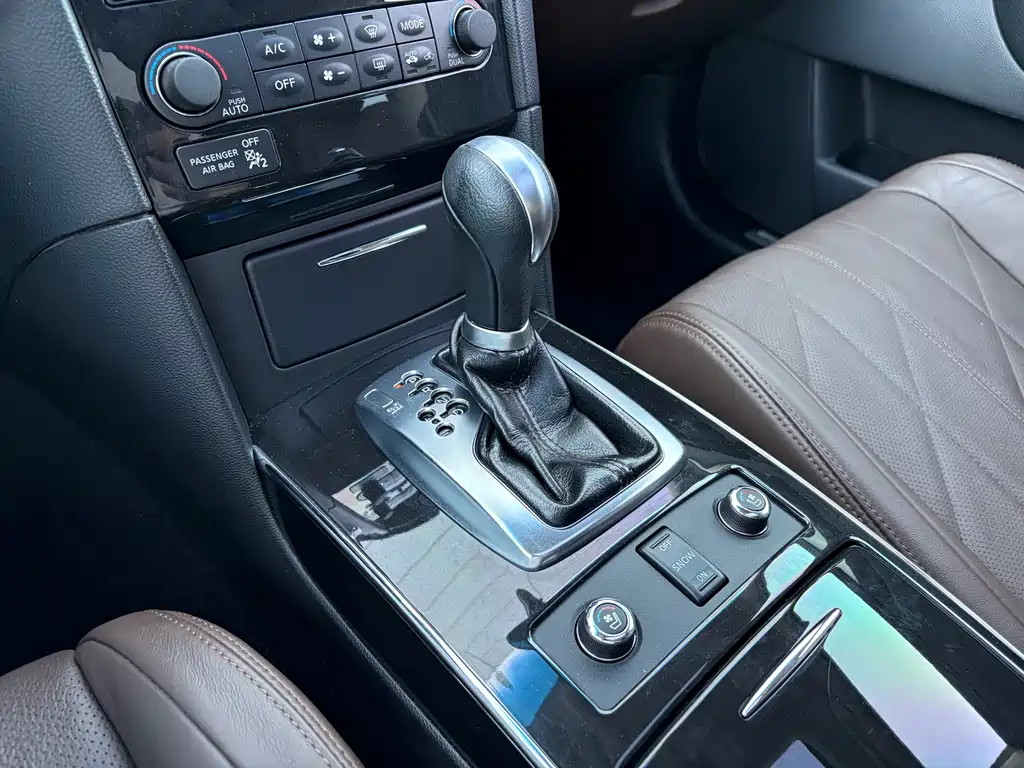 Infiniti QX70 2015 — фото 14