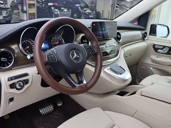 Mercedes-Benz V-Class 2024